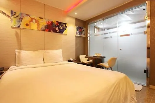 Daniel Campanella 2* Seoul